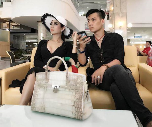 “Công chúa chuyển giới” Lâm Khánh Chi tiết lộ muốn sinh con thứ 2 với người này ảnh 3 “cong chua chuyen gioi” tiet lo muon sinh con thu 2 tu tinh trung cua trai dep kem 8 tuoi - 5