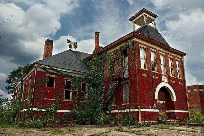 Những ngôi trường bị bỏ hoang đáng sợ nhất nước Mỹ ảnh 2 Những ngôi trường bị bỏ hoang đáng sợ nhất nước Mỹ ảnh 2