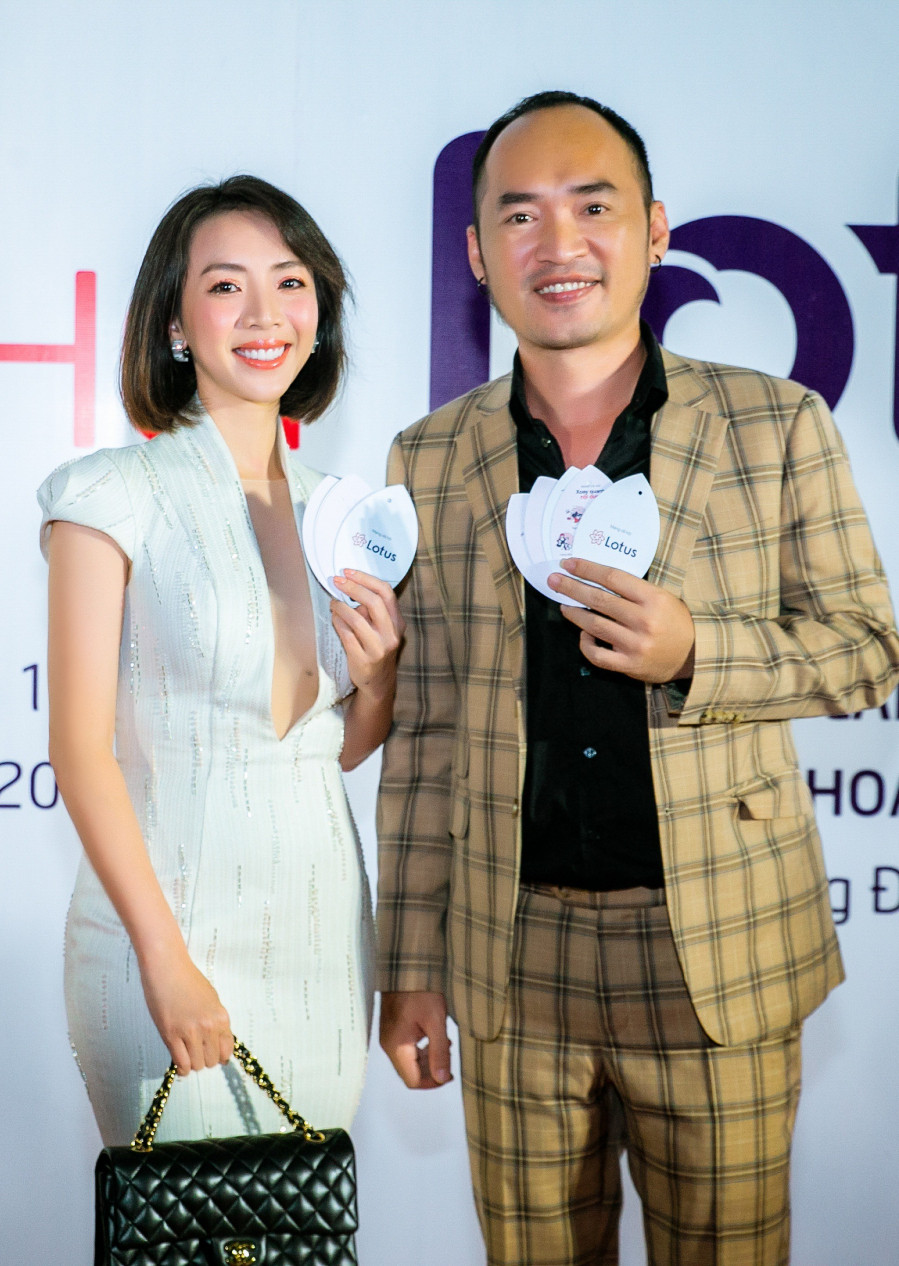 Thu Trang lần đầu tiết lộ cuộc sống với Tiến Luật, ai cũng ngỡ ngàng ảnh 2 Empty