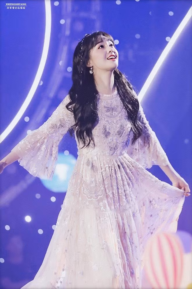 Angelababy và các mỹ nhân Hoa ngữ bị chê mặc xấu vì quá gầy-1