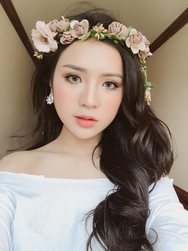 Chăm chỉ ngồi rửa đống chén bát “siêu to khổng lồ”, cô gái trẻ khiến các anh chàng lao đao vì nhan sắc xinh đẹp - Ảnh 7.