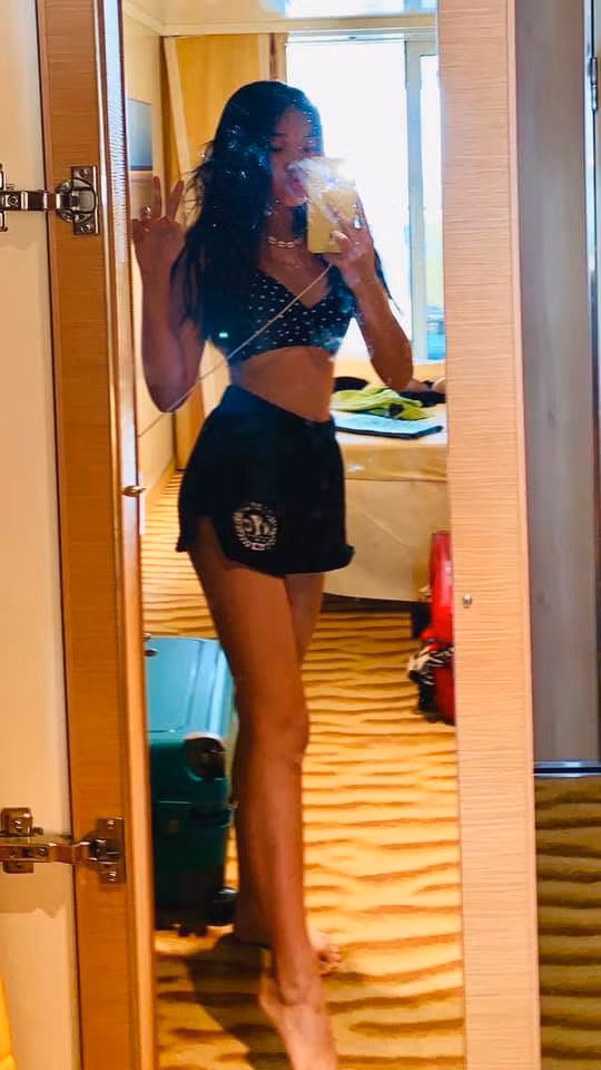 "vuot mat" me, hai cong chua nha my le chi moi 13,14 tuoi da so huu doi chan sieu mau - 13