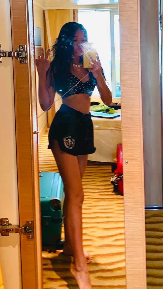 Hai con gái nhà Mỹ Lệ: 13,14 tuổi đã sở hữu đôi chân siêu mẫu, thành thạo 5 thứ tiếng ảnh 11 "vuot mat" me, hai cong chua nha my le chi moi 13,14 tuoi da so huu doi chan sieu mau - 13