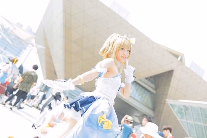 Nhan sắc thật sau lớp son phấn của cosplayer đình đám Nhật Bản ảnh 1