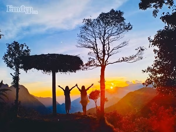 Cuộc đời phải có một cô em gái để cùng nhau diện đồ đôi đẹp như mơ đến Sa Pa du lịch