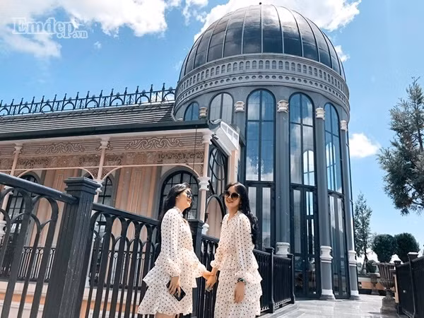 Cuộc đời phải có một cô em gái để cùng nhau diện đồ đôi đẹp như mơ đến Sa Pa du lịch