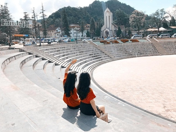 Hai chị em diện đồ đôi chụp ảnh đẹp như mơ ở Sa Pa ảnh 11 Cuộc đời phải có một cô em gái để cùng nhau diện đồ đôi đẹp như mơ đến Sa Pa du lịch