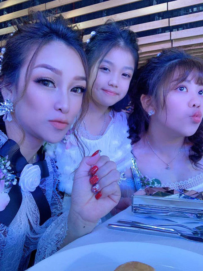 Vợ hai đại gia Minh Nhựa giải thích chuyện không có mặt ở đám cưới con riêng khiến nhiều người hoang mang ảnh 3 Dì hai Mina giải thích chuyện không có mặt ở đám cưới con riêng Minh Nhựa làm nhiều người khó hiểu-4