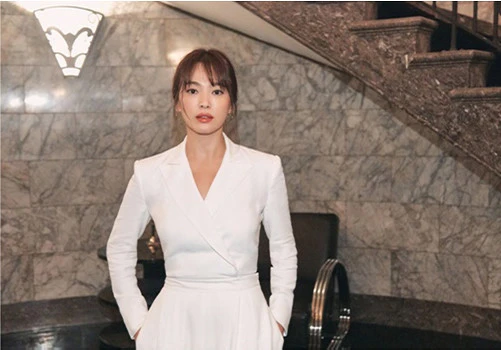 Song Hye Kyo được nhìn thấy đăng ký khóa học ngắn hạn tại một trường nghệ thuật ở Mỹ. 