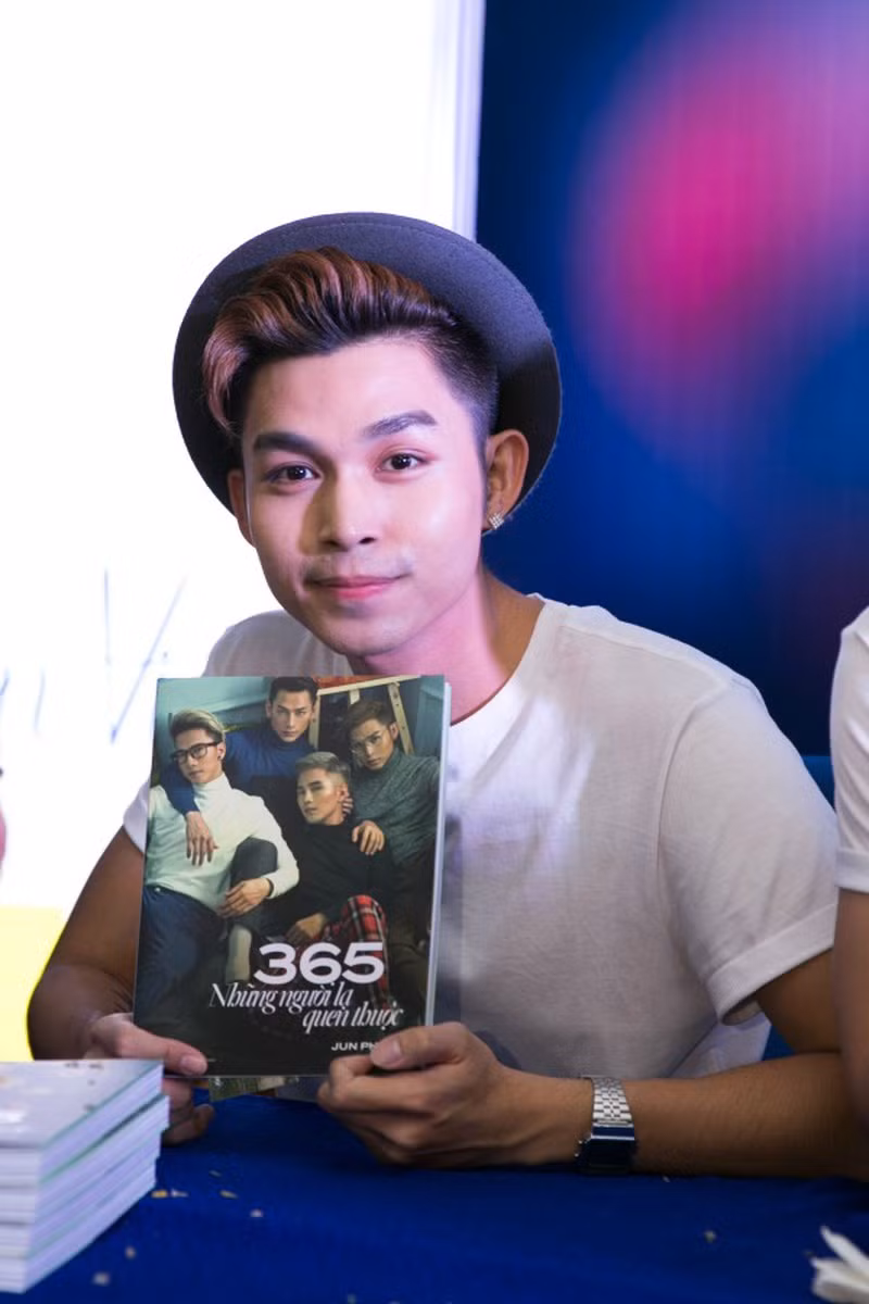 Ngỡ ngàng tên thật của Quang Lê, Đàm Vĩnh Hưng, Isaac, Bảo Thy... ảnh 8