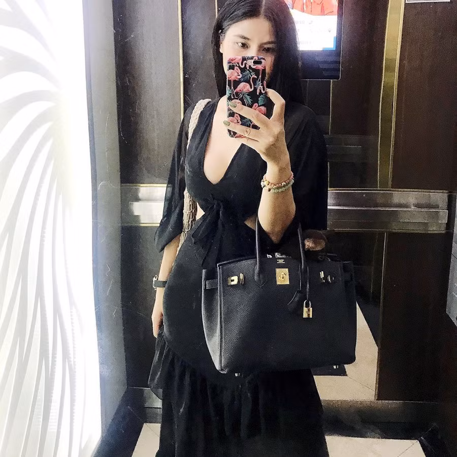 Tay chơi hàng hiệu có tiếng bóc phốt Sĩ Thanh dùng hàng nhái là ai? ảnh 9 Tay chơi hàng hiệu có tiếng bóc phốt Sĩ Thanh dùng hàng nhái là ai? ảnh 9