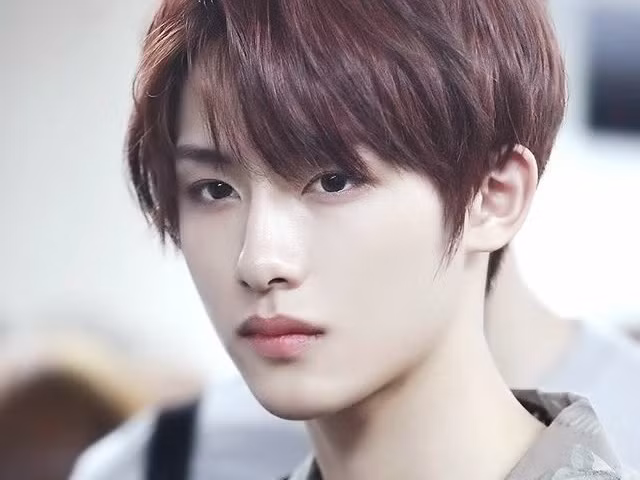 Winwin mang vẻ đẹp hào hoa, lãng tử của một vị hoàng tử.