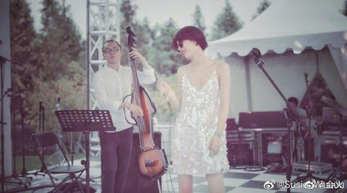 Nhan sắc, thần thái bạn gái của Lý Á Bằng không kém cạnh Vương Phi ảnh 4