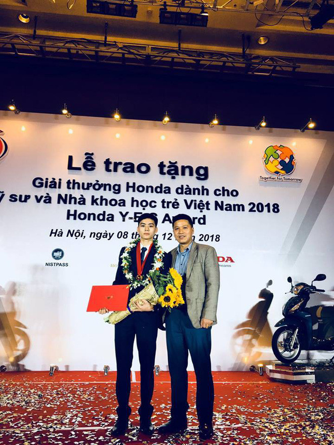 Soái ca trường ĐH Bách Khoa: Thành tích học tập "khủng", TOEIC 905/990, khởi nghiệp từ thời đi học ảnh 3 Soái ca trường Bách Khoa: Tốt nghiệp kỹ sư bằng xuất sắc, 2 Huy chương Bạc Olympic, TOEIC 905/990, khởi nghiệp từ khi còn đi học!-3