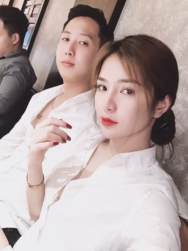 Chăm chỉ ngồi rửa đống chén bát “siêu to khổng lồ”, cô gái trẻ khiến các anh chàng lao đao vì nhan sắc xinh đẹp - Ảnh 3.