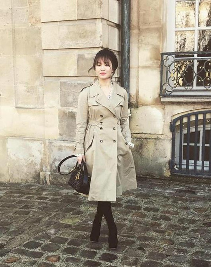 Những khoảnh khắc thời trang quá đẹp của Song Hye Kyo khiến fan "ngất lịm" ảnh 3 Những khoảnh khắc thời trang quá đẹp của Song Hye Kyo khiến fan "ngất lịm" ảnh 3