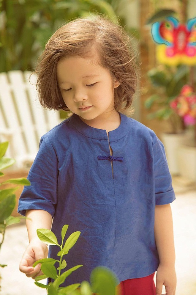 Phát hiện điều “lạ” trong bộ ảnh Tết Trung thu của 2 thiên thần nhỏ nhà Elly Trần ảnh 3 Empty