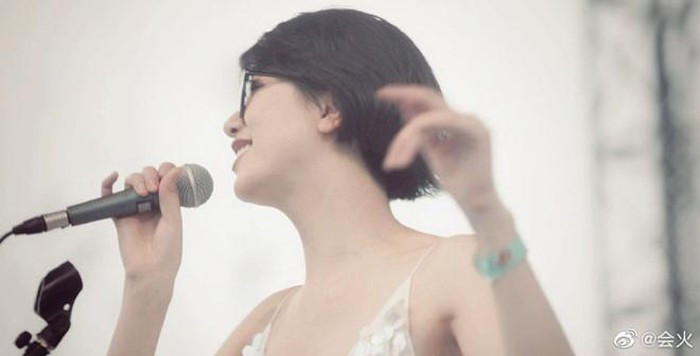 Nhan sắc, thần thái bạn gái của Lý Á Bằng không kém cạnh Vương Phi ảnh 6