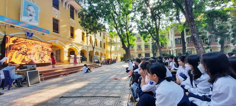 Các tiết mục sinh động, ý nghĩa của các em học sinh mang thông điệp về lòng biết ơn đấng sinh thành. Các tiết mục sinh động, ý nghĩa của các em học sinh mang thông điệp về lòng biết ơn đấng sinh thành.