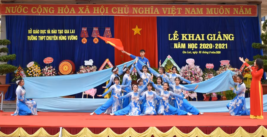 Trường THPT Chuyên Hùng Vương: Tự hào ngôi trường mang tên Quốc Tổ ảnh 2