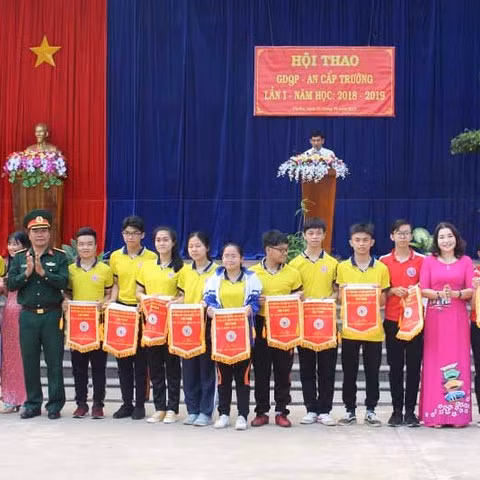 Trường THPT Chuyên Hùng Vương: Tự hào ngôi trường mang tên Quốc Tổ ảnh 4