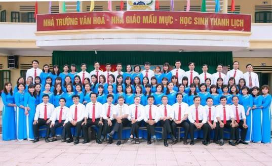 Tập thể cán bộ, giáo viên nhà trường