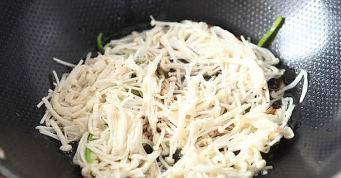 cach-lam-thit-bo-xao-nam-kim-cham-6