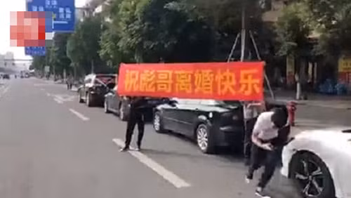 ly hon, nguoi dan ong to chuc an mung hoanh trang khong khac gi dam cuoi hinh anh 3