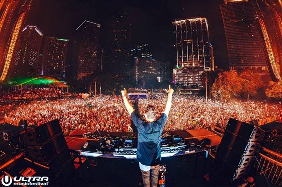 DJ số 1 thế giới, Martin Garrix cùng nhiều tài năng khác sẽ cùng đốt cháy lễ hội Ultra Singapore sắp tới. DJ số 1 thế giới, Martin Garrix cùng nhiều tài năng khác sẽ cùng đốt cháy lễ hội Ultra Singapore sắp tới.