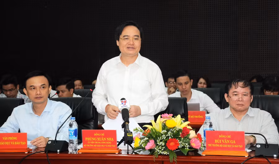 Bộ trưởng Phùng Xuân Nhạ phát biểu tại buổi làm việc.