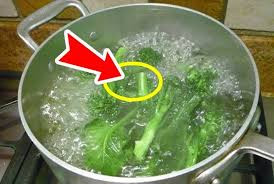 Những sai lầm khi luộc rau khiến món ăn tan hết dinh dưỡng còn dễ gây bệnh