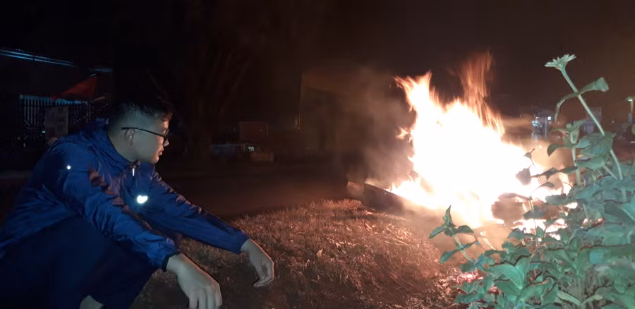 Anh Nhật chia sẻ đốt lửa đã trở thành điều không thể thiếu của người dân trước khi bước sang năm mới.