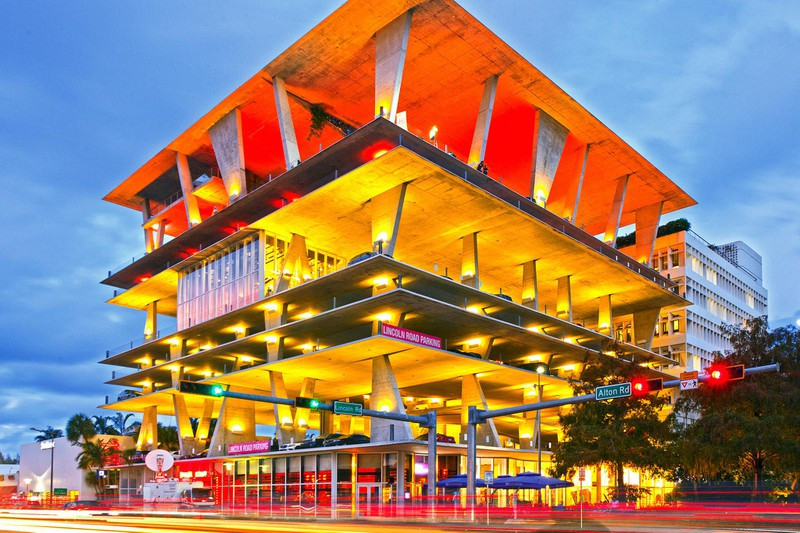 Gần 3,5 triệu USD đã được chi cho việc xây dựng bãi đỗ xe ở Florida. Các tài xế rất thích tòa nhà này đến nỗi họ từ chối đỗ xe ở một nơi khác. Đây là một tác phẩm nghệ thuật, không phải là một nhà để xe.