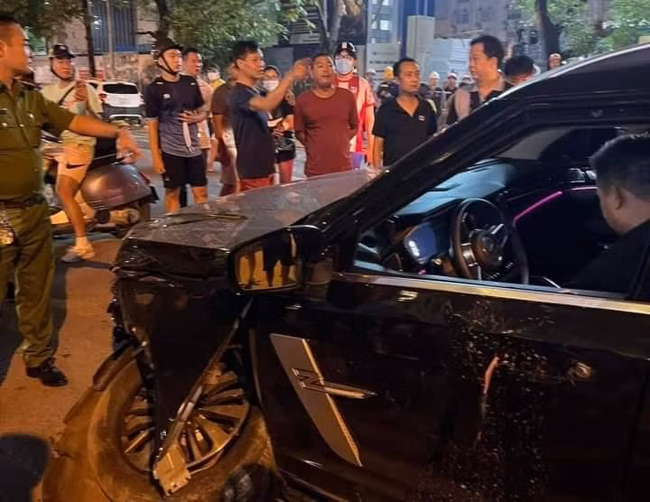 Hiện trường vụ tai nạn liên hoàn tại Hà Nội tối 7/9.