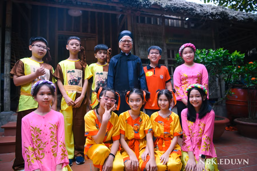 Dù công nghệ có phát triển thì con người vẫn là yếu tố then chốt quyết định sự thành công của việc giáo dục học sinh.