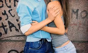 Nam thiếu niên Thổ Nhĩ Kỳ ngồi tù hơn 4 năm vì... hôn bạn gái 13 tuổi