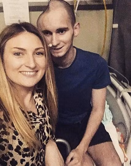 Nam thanh niên sống sót kỳ diệu chỉ với nửa hộp sọ trên đầu - Hình 1