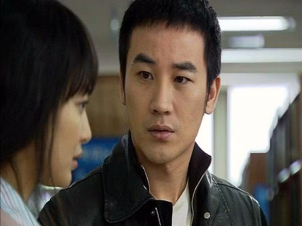 Vật lạ trong ngăn kéo khiến chồng điên cuồng đánh đập, đòi ly dị vợ