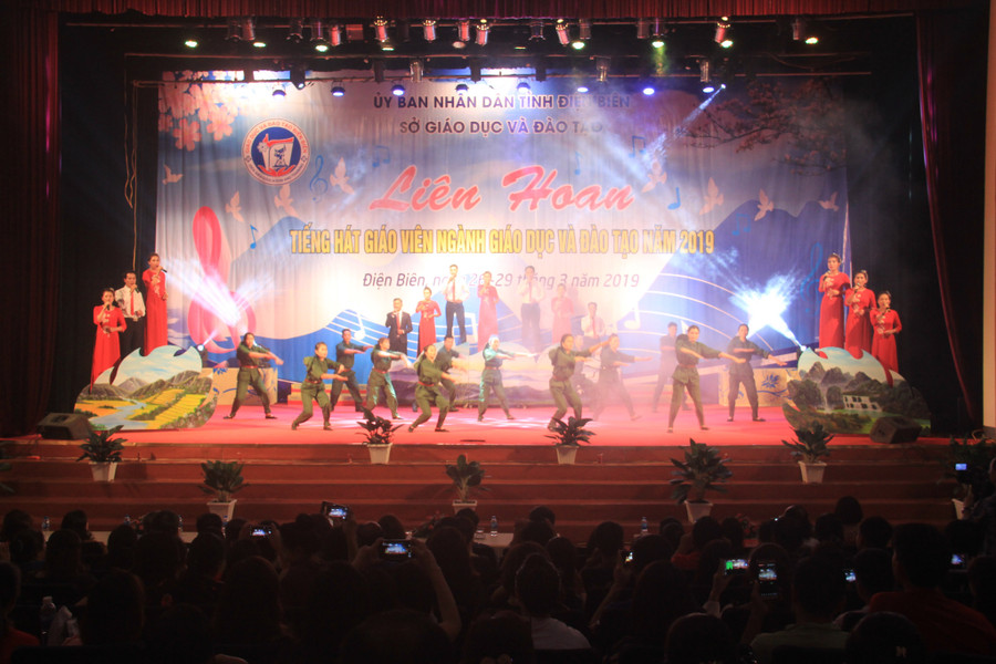 Với tinh thần cống hiến, đoàn kết, sáng tạo, mỗi thầy cô giáo mang về cho liên hoan nhiều sắc màu nghệ thuật ấn tượng