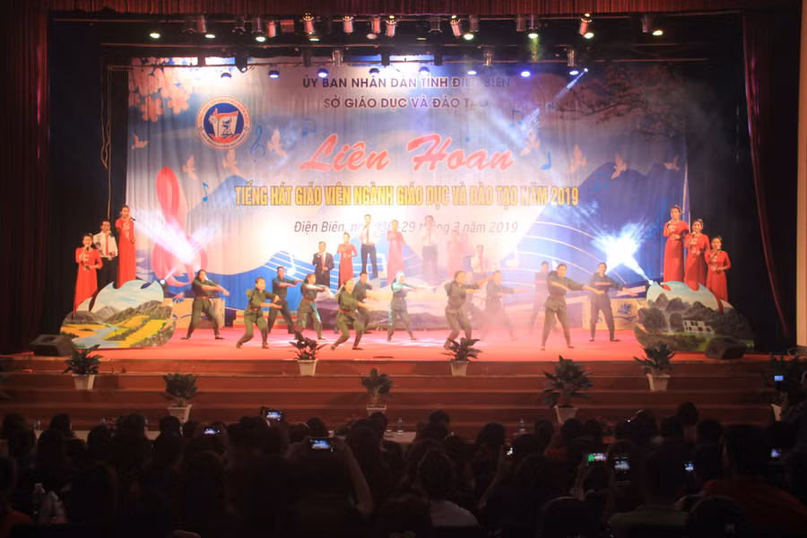 Với tinh thần cống hiến, đoàn kết, sáng tạo, mỗi thầy cô giáo mang về cho liên hoan nhiều sắc màu nghệ thuật ấn tượng