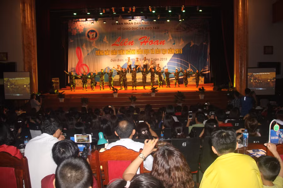 Liên hoan Tiếng hát giáo viên là nơi thể hiện năng khiếu về văn hóa nghệ thuật của cán bộ, giáo viên các cơ sở giáo dục ở tỉnh Điện Biên