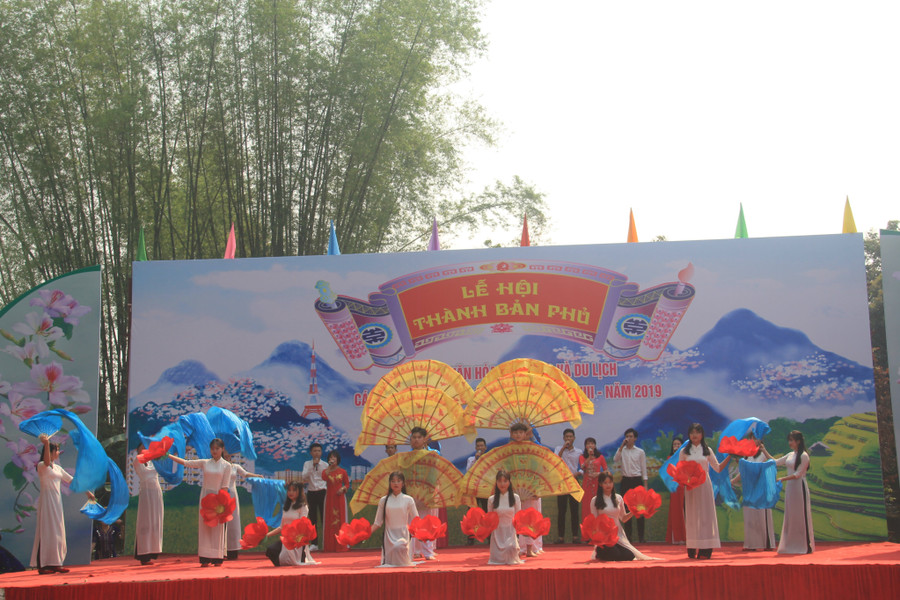 Nhiều tiết mục văn nghệ đặc sắc được tổ chức