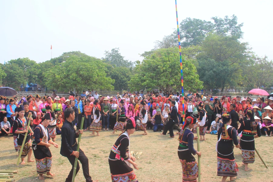 Tưng bừng Lễ hội Thành Bản Phủ, Điện Biên