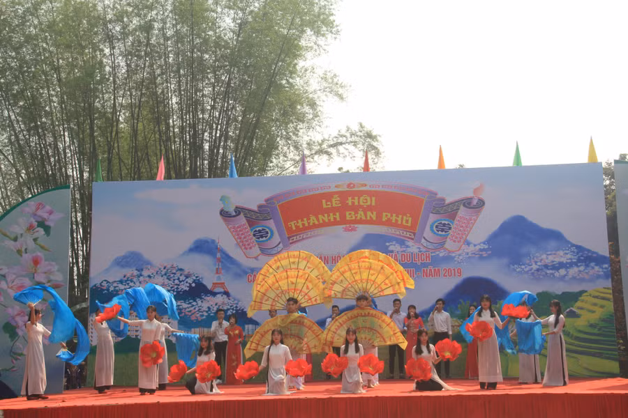 Nhiều tiết mục văn nghệ đặc sắc được tổ chức