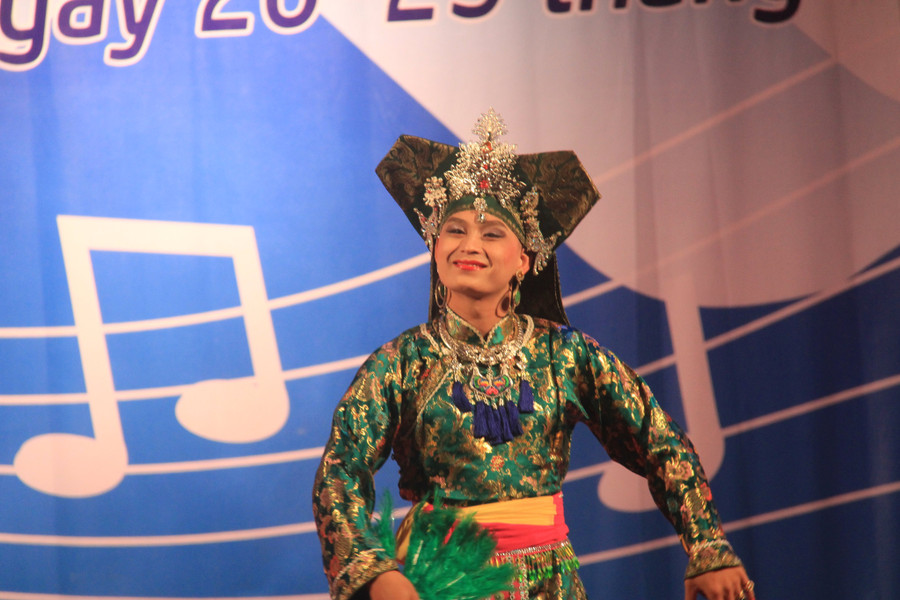 Hàng ngày đứng trên bục giảng, nhưng trên sân khấu nhiều thầy, cô thể hiện như những ca sỹ chuyên nghiệp