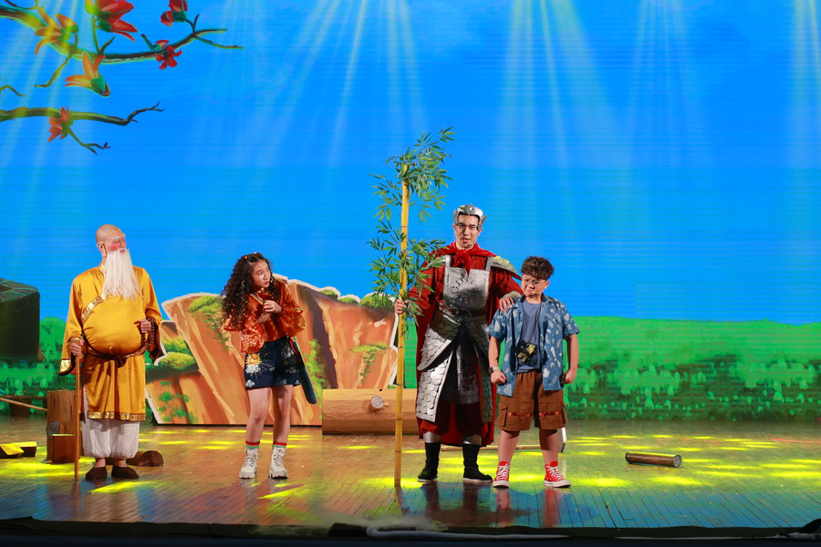 Các nhân vật như ông Bụt, Thánh Gióng lần lượt xuất hiện trong vở nhạc kịch với thông điệp hướng tới cái thiện để lan tỏa những điều tốt đẹp. Các nhân vật như ông Bụt, Thánh Gióng lần lượt xuất hiện trong vở nhạc kịch với thông điệp hướng tới cái thiện để lan tỏa những điều tốt đẹp.