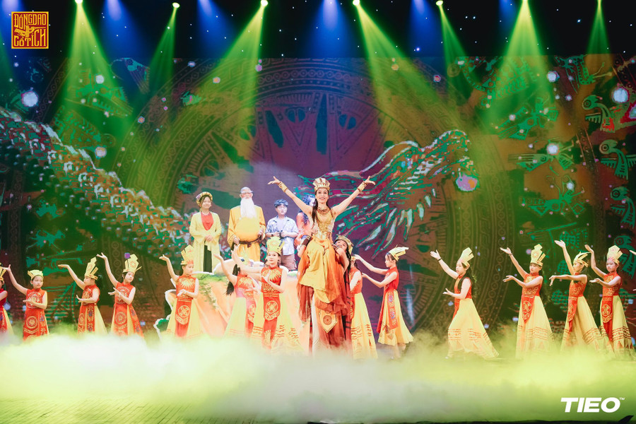 Vở nhạc kịch là sự kết hợp giữa các yếu tố truyền thống và hiện đại. Vở nhạc kịch là sự kết hợp giữa các yếu tố truyền thống và hiện đại.