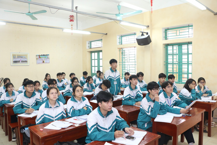 Hiện tại, công tác ôn tập cho học sinh khối 12 tại các địa phương đang được triển khai tích cực. Hiện tại, công tác ôn tập cho học sinh khối 12 tại các địa phương đang được triển khai tích cực.