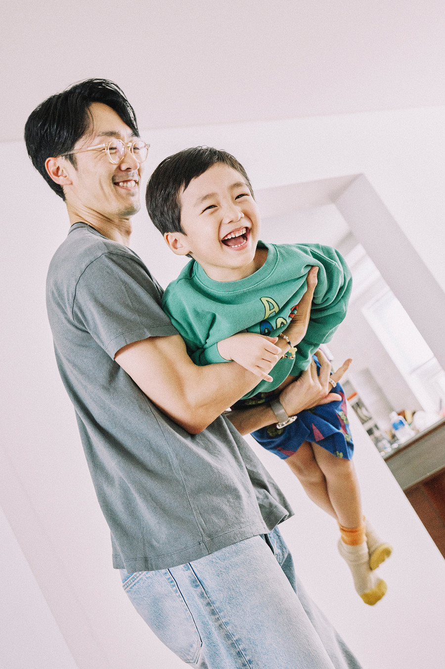 Cha mẹ Hàn dạy con quan sát trong tĩnh lặng. (Ảnh: ITN). Cha mẹ Hàn dạy con quan sát trong tĩnh lặng. (Ảnh: ITN).