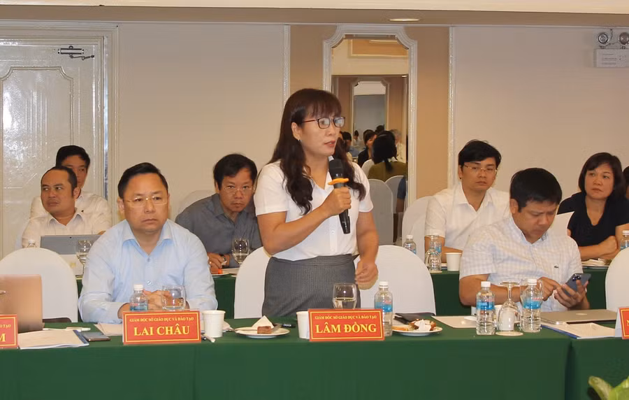 Bà Phạm Thị Hồng Hải- Giám đốc Sở GD&amp;ĐT tỉnh Lâm Đồng nêu ý kiến tại hội nghị